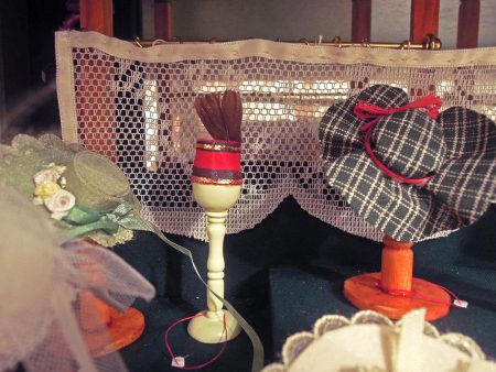 Vitrine Métier : Modiste, Création de chapeaux